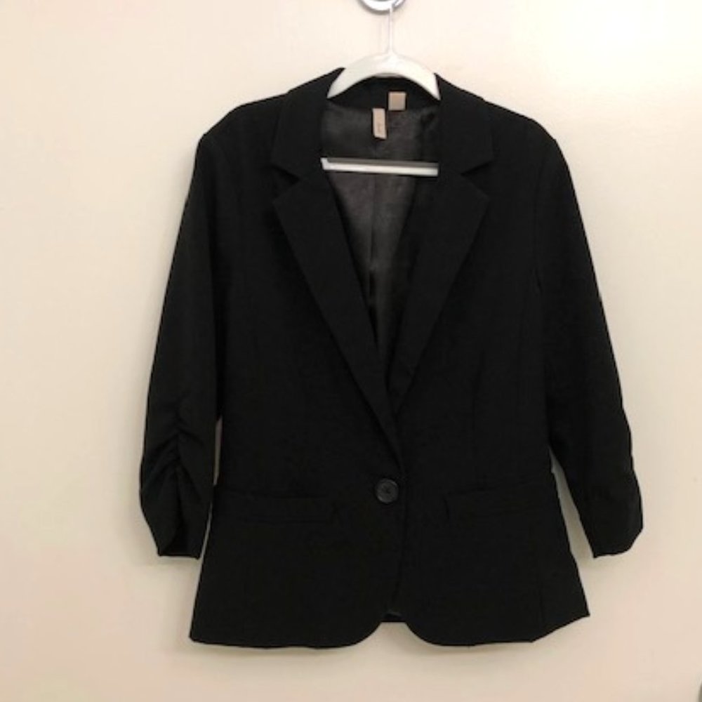 Free with purchase: Frenchi black jacket with ruched sleeves